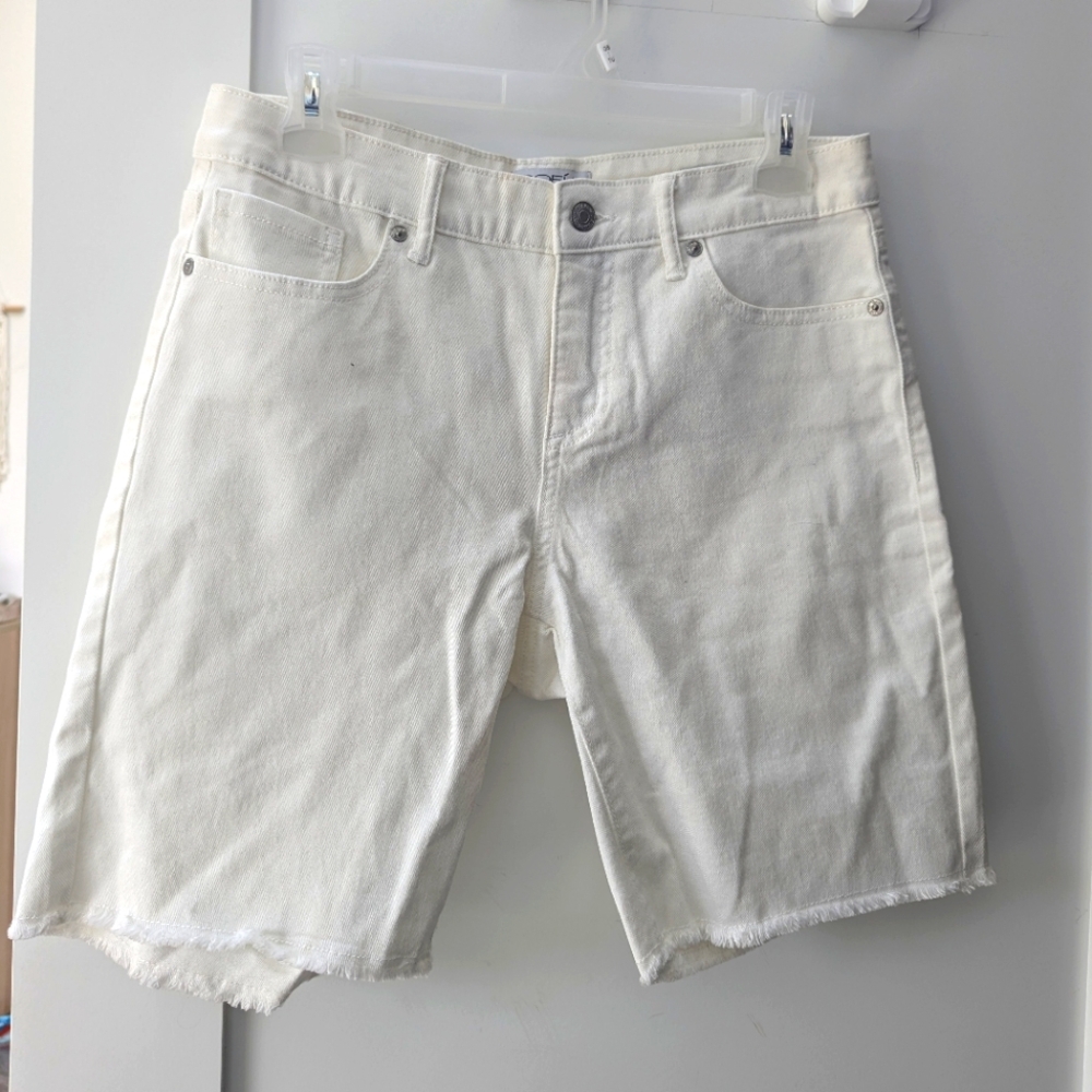 Sofia Vergara bermuda shorts white